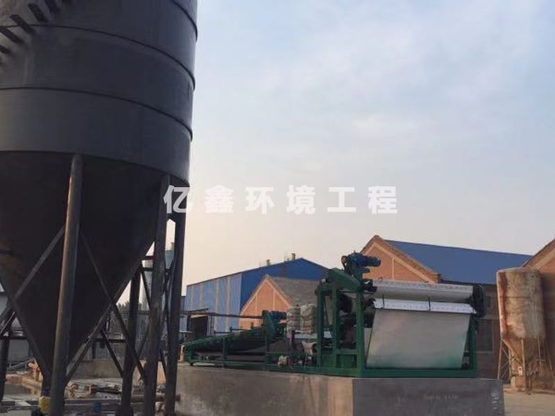 帶式壓濾機(jī)壓出的泥太稀是怎么回事？