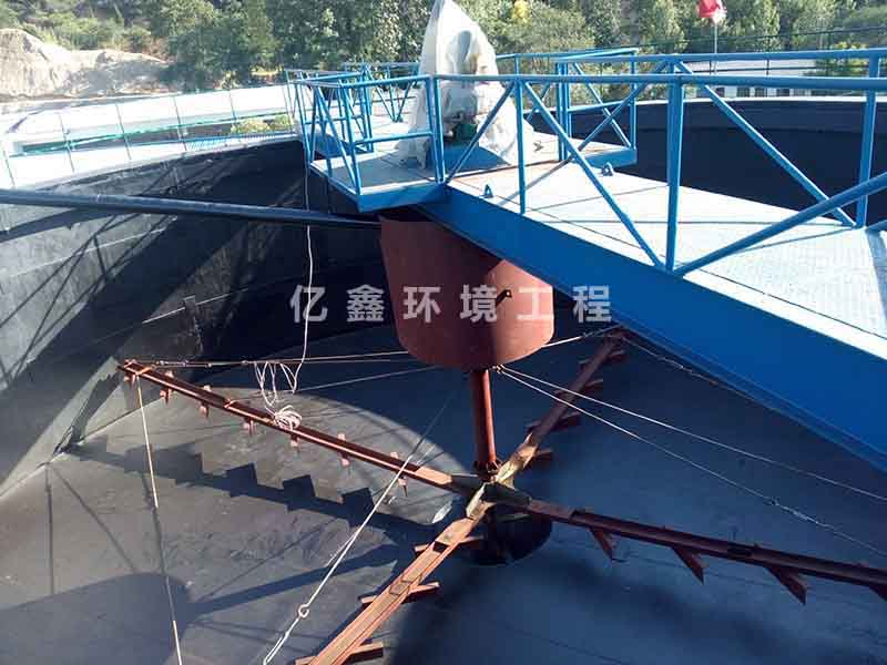 不知濃密機(jī)絮凝劑的添加量，億鑫環(huán)境來(lái)教你